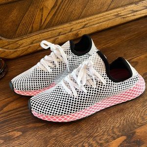 Adidas deerupt core sneakers